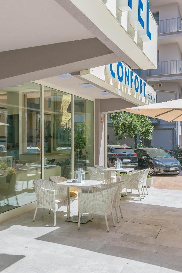 Hotel Confort Rimini Bagian luar foto