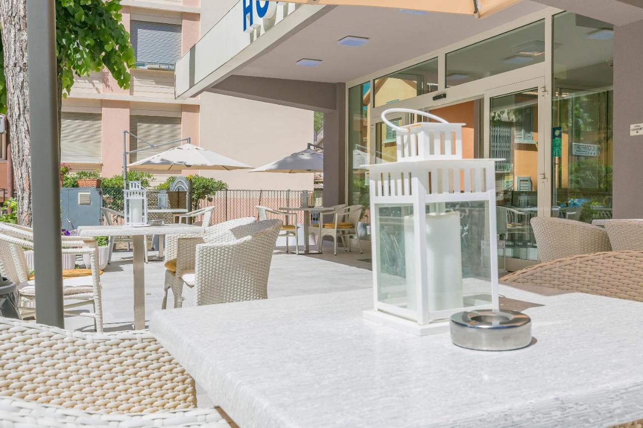 Hotel Confort Rimini Bagian luar foto