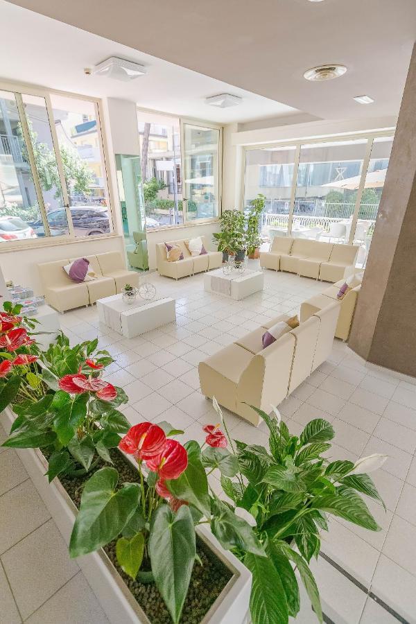 Hotel Confort Rimini Bagian luar foto