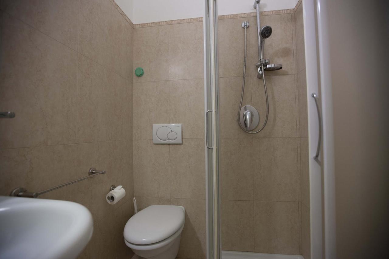 Hotel Confort Rimini Bagian luar foto