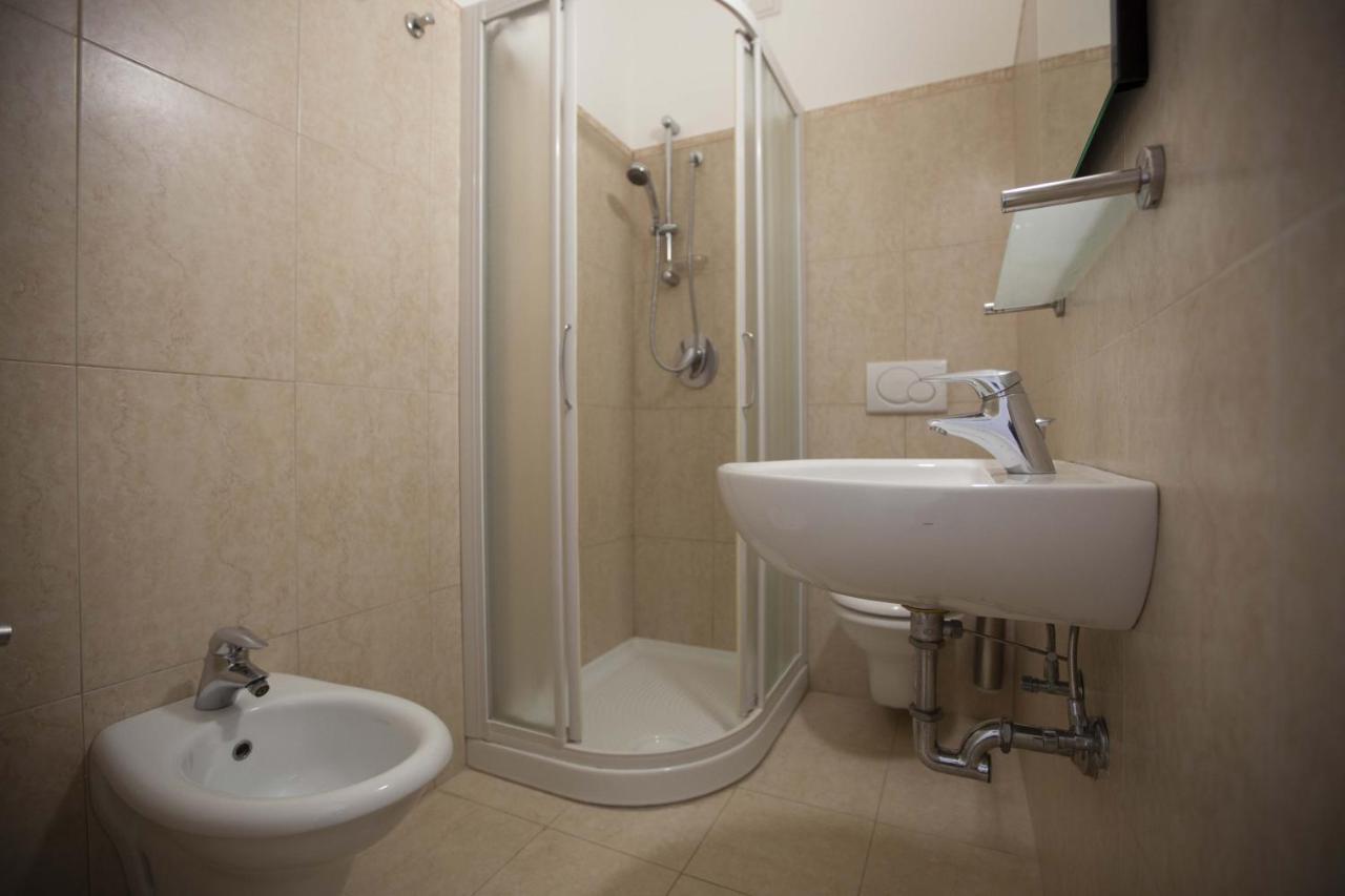 Hotel Confort Rimini Bagian luar foto