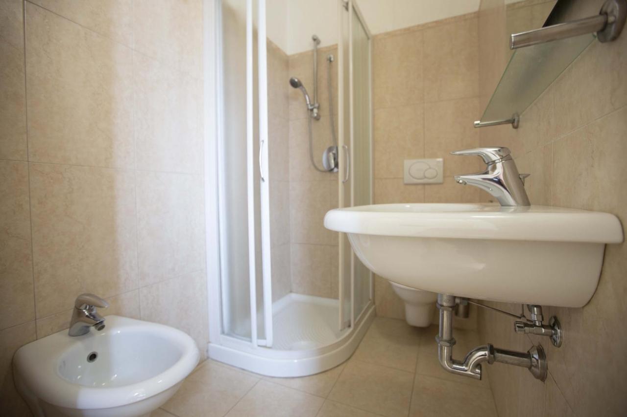 Hotel Confort Rimini Bagian luar foto