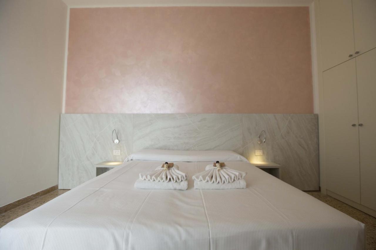 Hotel Confort Rimini Bagian luar foto