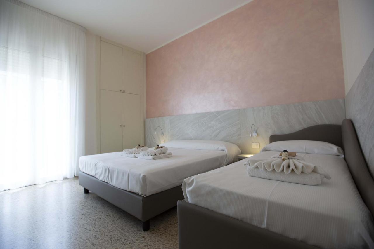 Hotel Confort Rimini Bagian luar foto