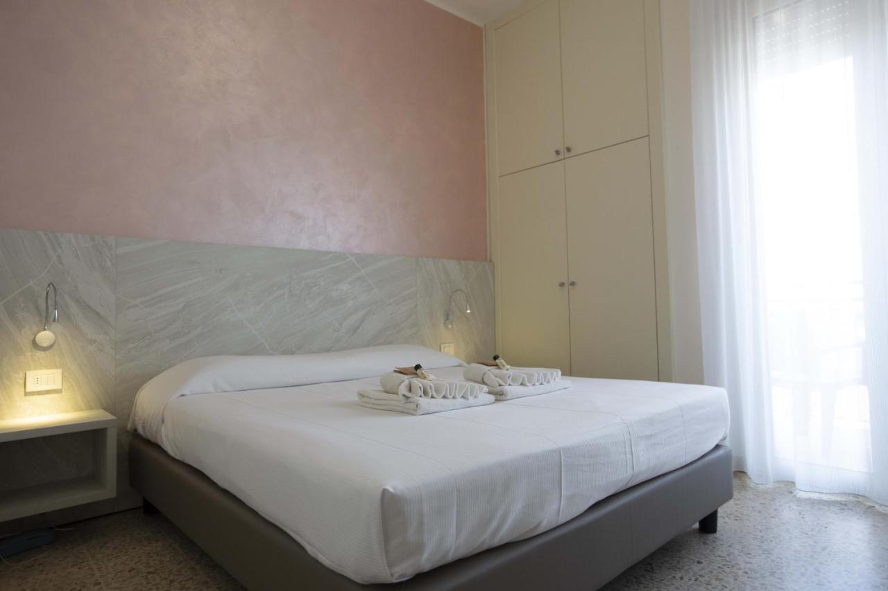 Hotel Confort Rimini Bagian luar foto